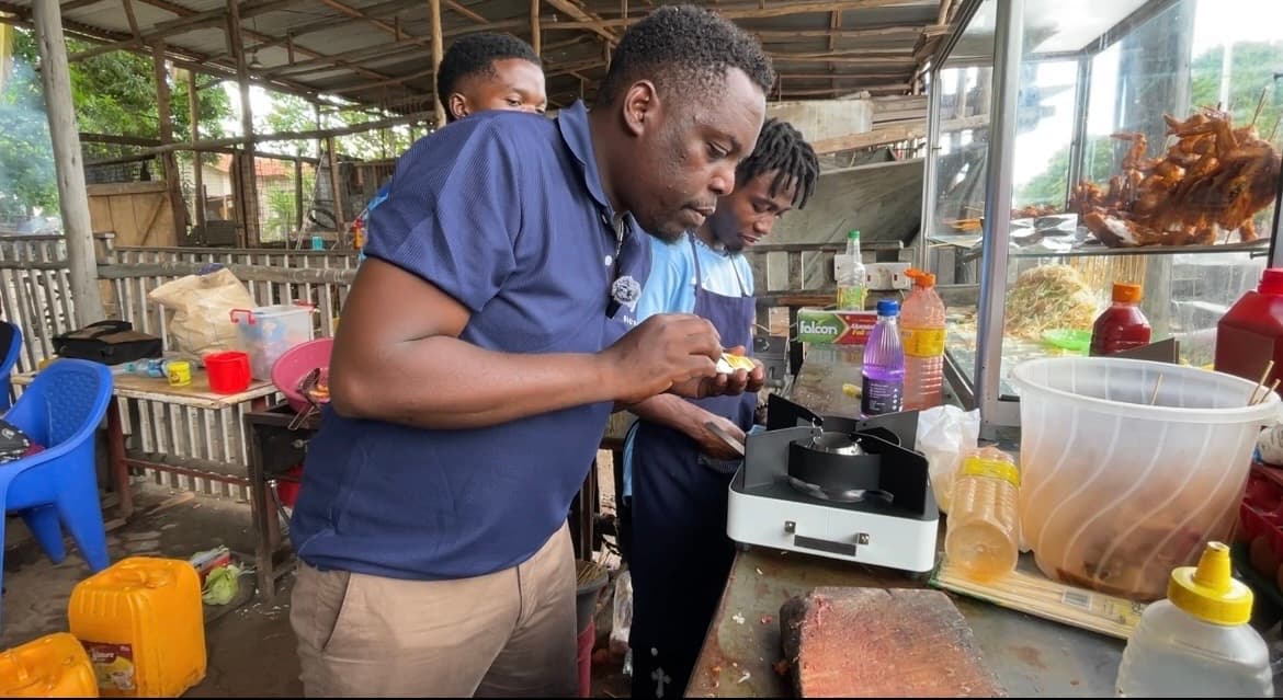 A live Gastro cookstove demonstration at a local food stall